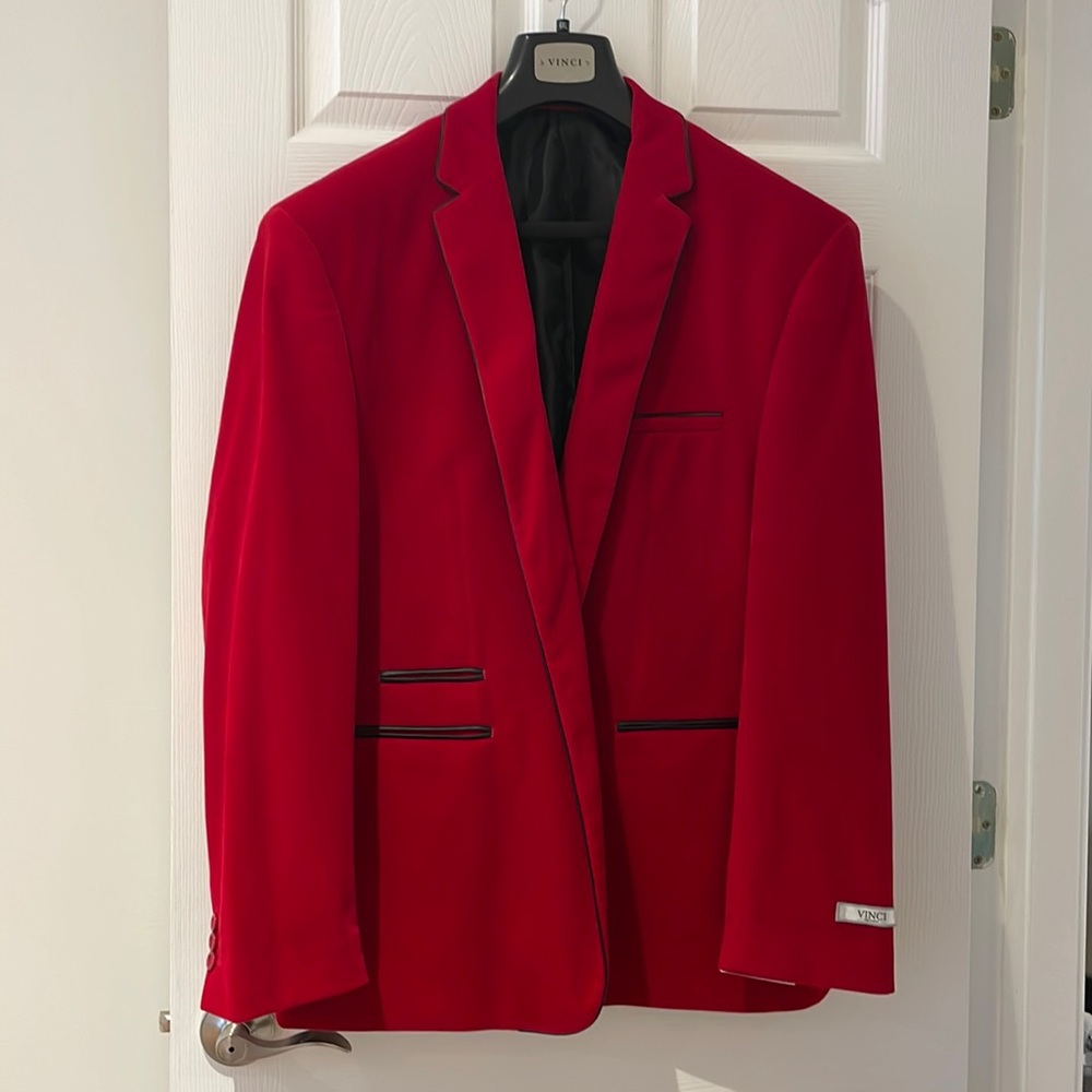 Men’s velvet blazer
